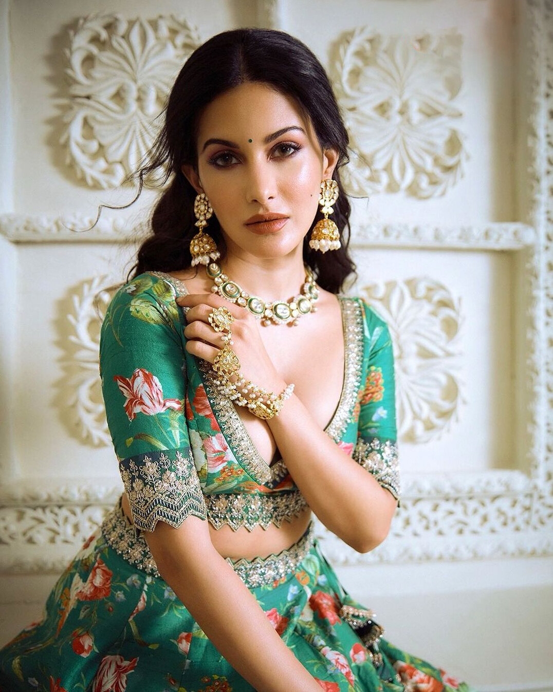 Amyra Dastur Hot Photos In Traditinal Look