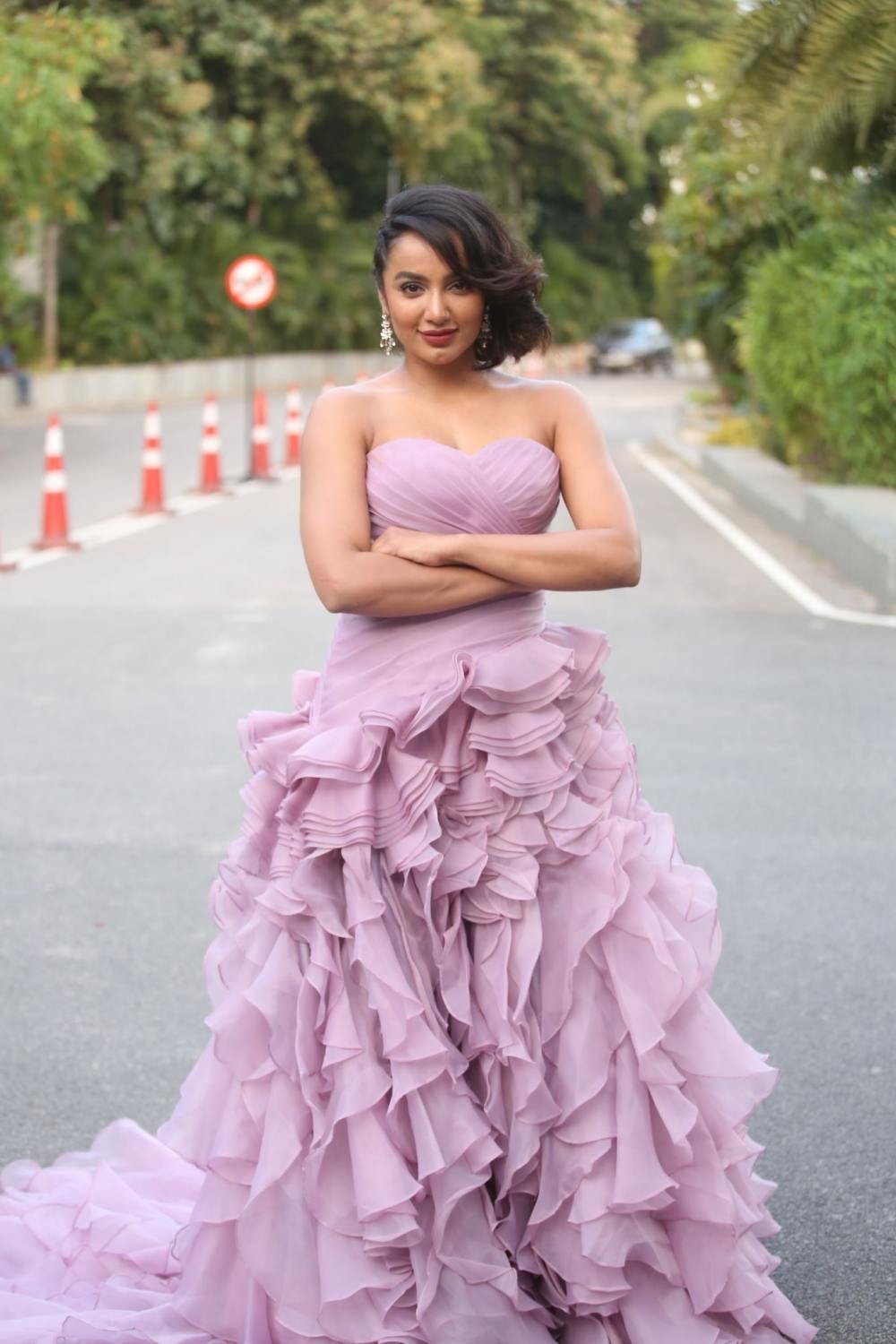 BiggBoss2 Contestant Tejaswi Madivada Hot Sizzling Images In Pink Dress