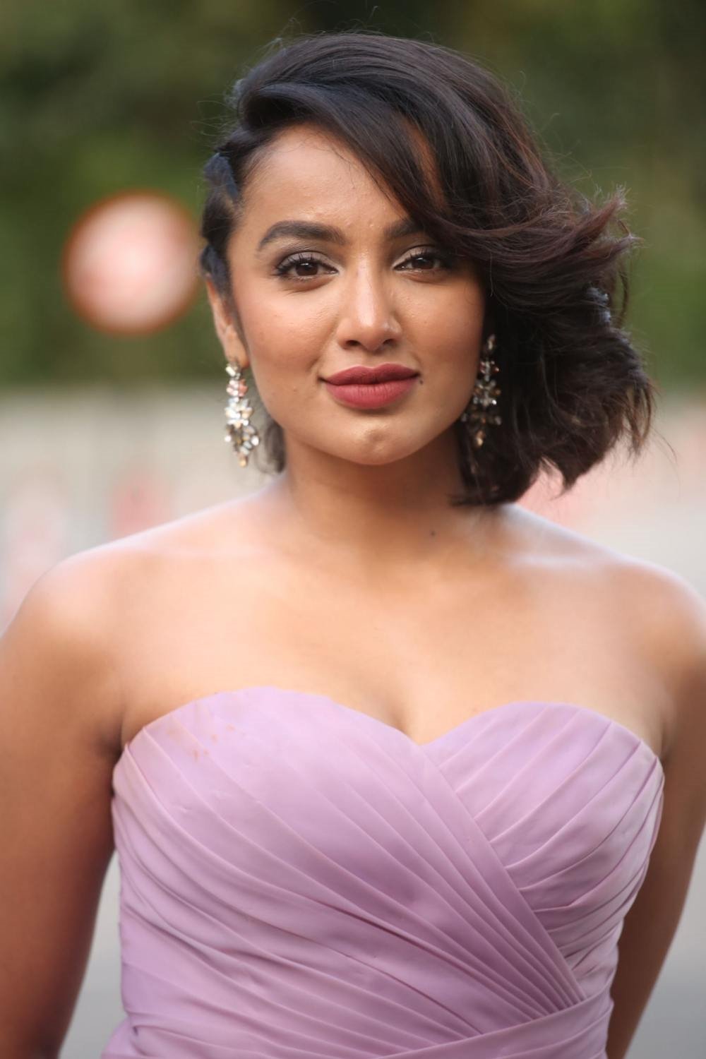 BiggBoss2 Contestant Tejaswi Madivada Hot Sizzling Images In Pink Dress