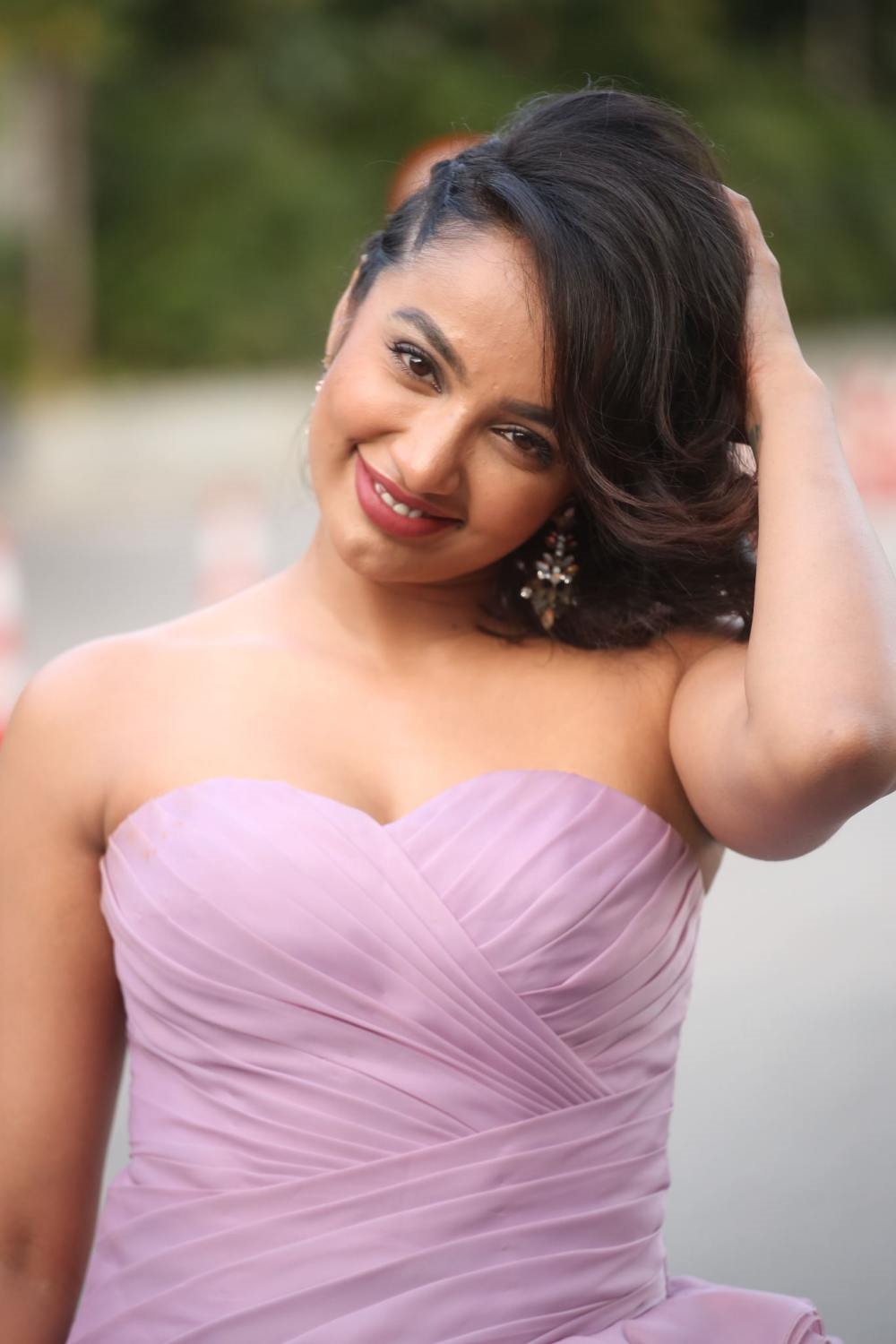 BiggBoss2 Contestant Tejaswi Madivada Hot Sizzling Images In Pink Dress