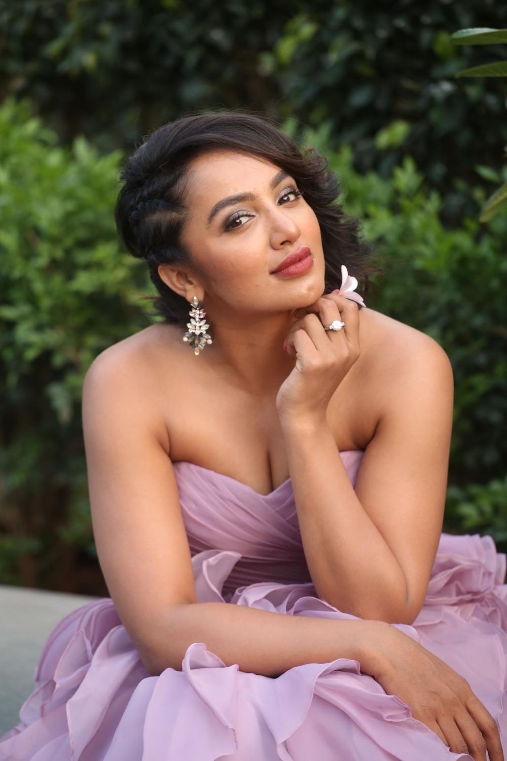 BiggBoss2 Contestant Tejaswi Madivada Hot Sizzling Images In Pink Dress