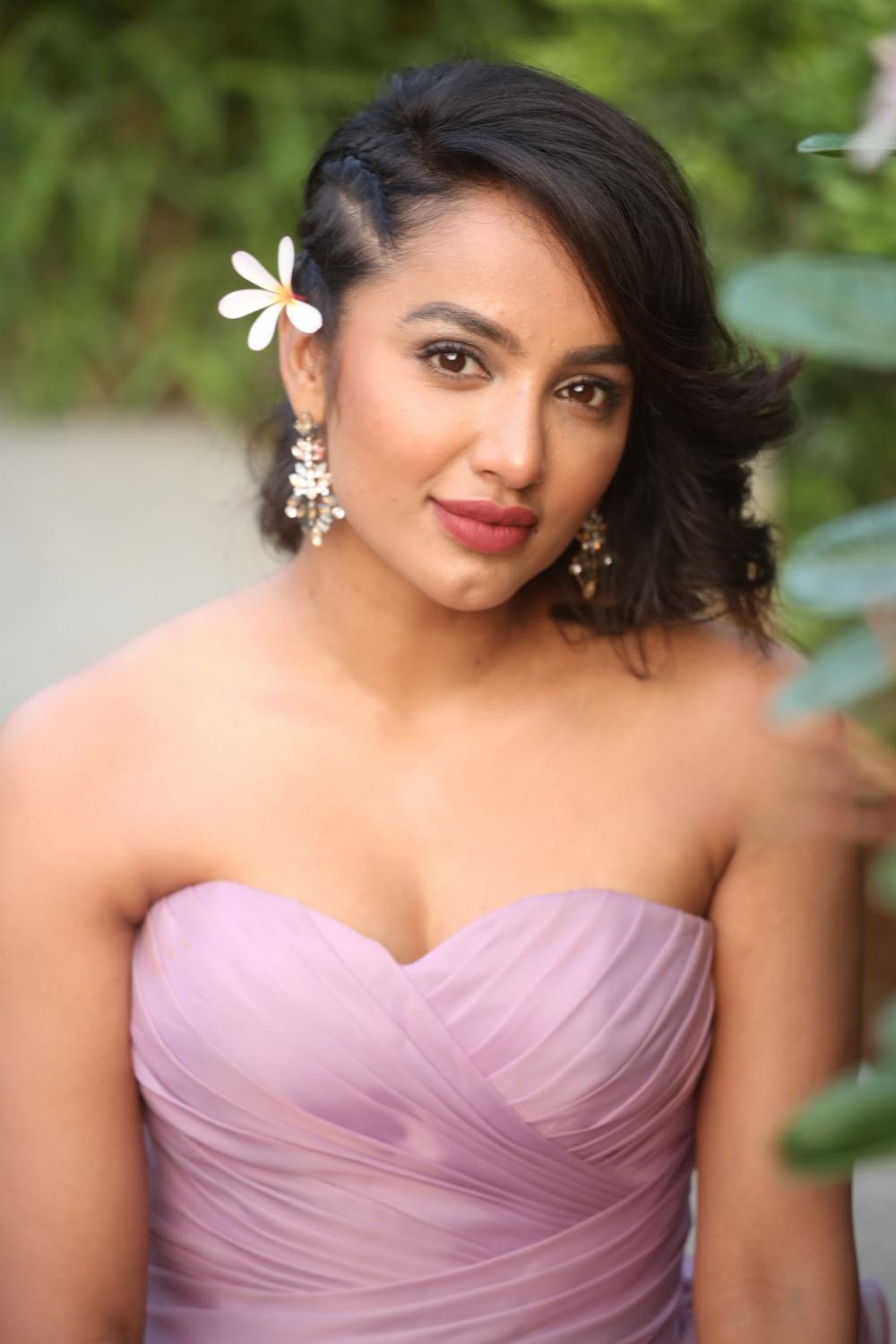 BiggBoss2 Contestant Tejaswi Madivada Hot Sizzling Images In Pink Dress