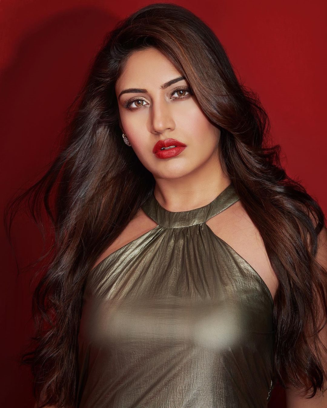 Bollywood Actress New Clicks In Black Dress