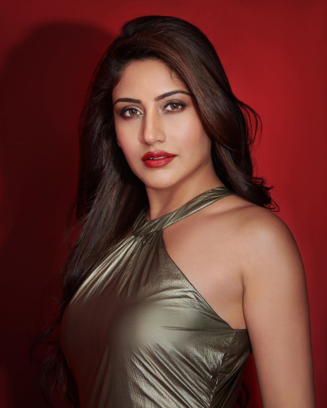 Bollywood Actress New Clicks In Black Dress