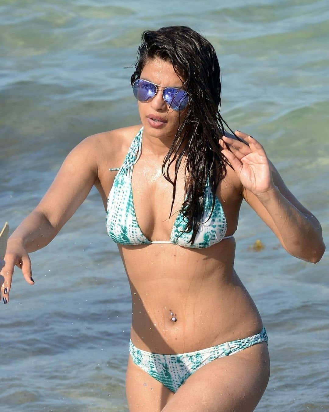 Bollywood Actress Priyanka Chopra Sizzling Images