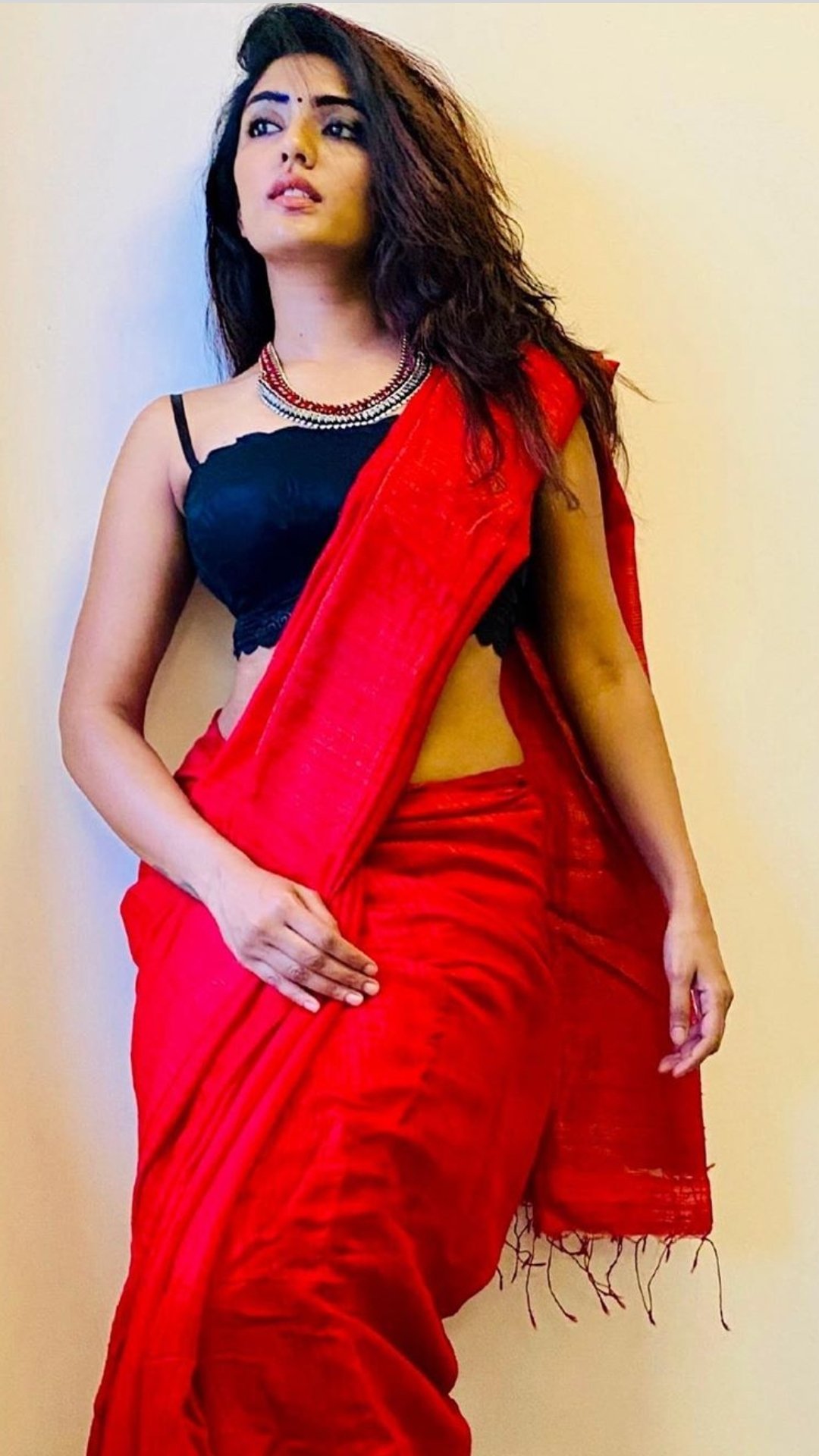 Eesha Rebba hot saree pics