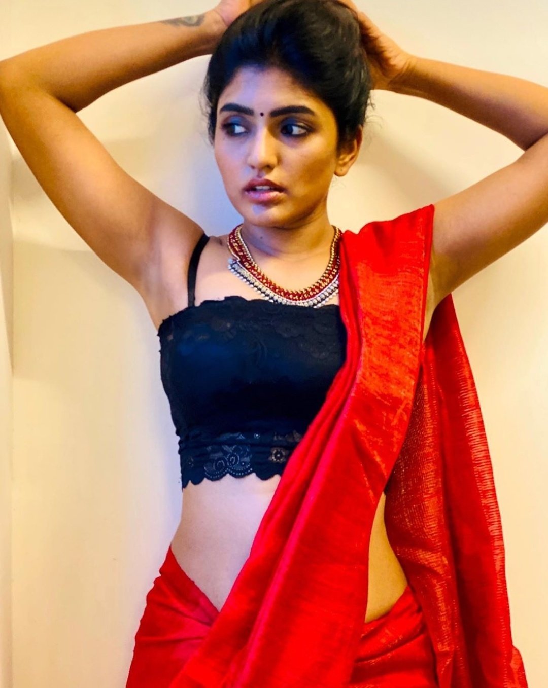 Eesha Rebba hot saree pics