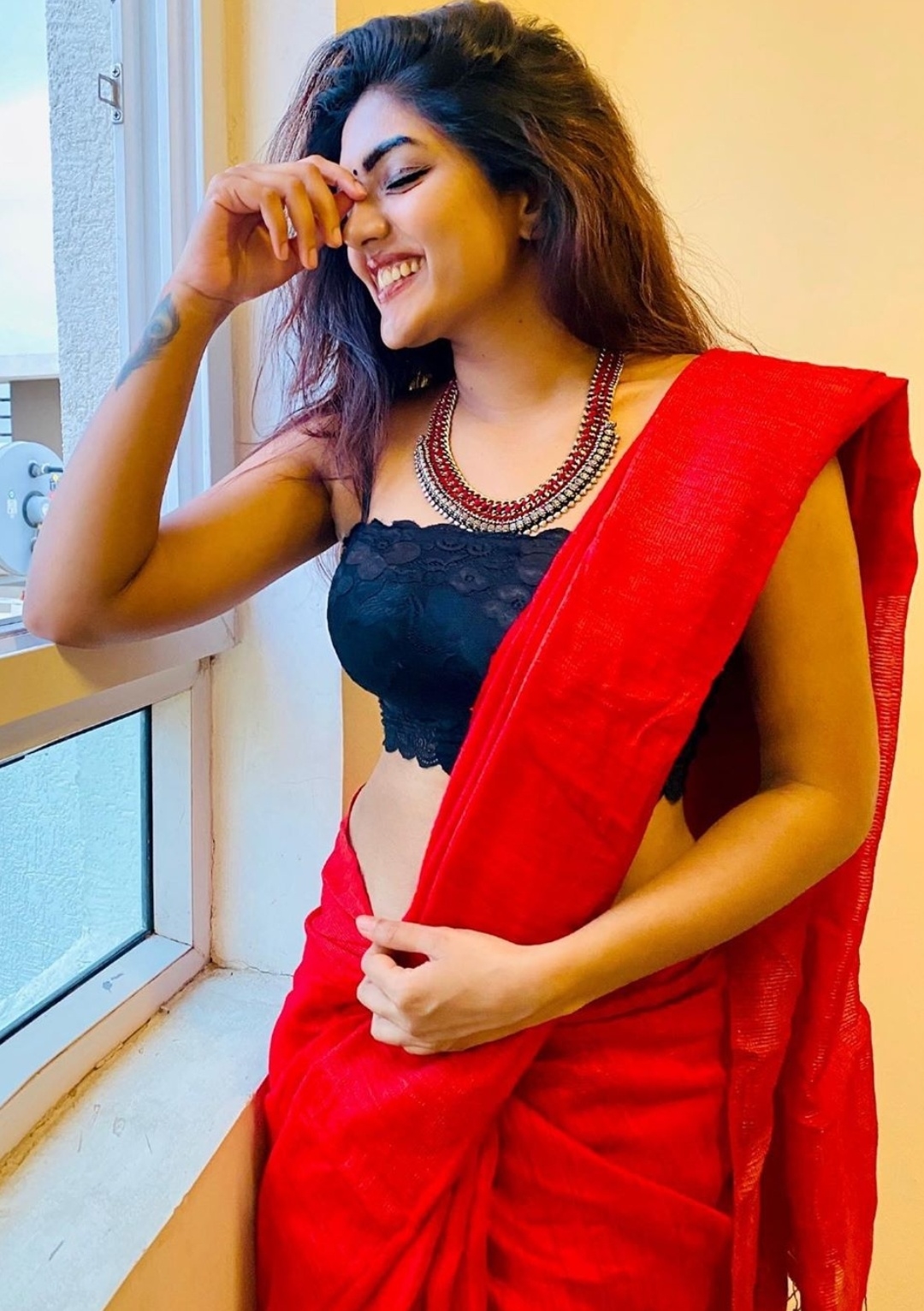 Eesha Rebba hot saree pics