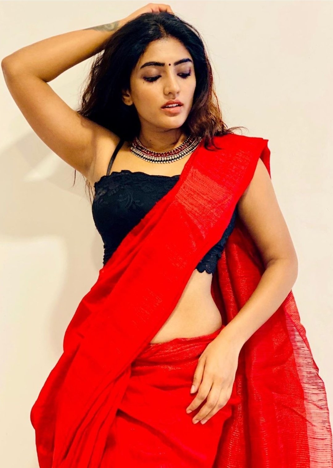 Eesha Rebba hot saree pics