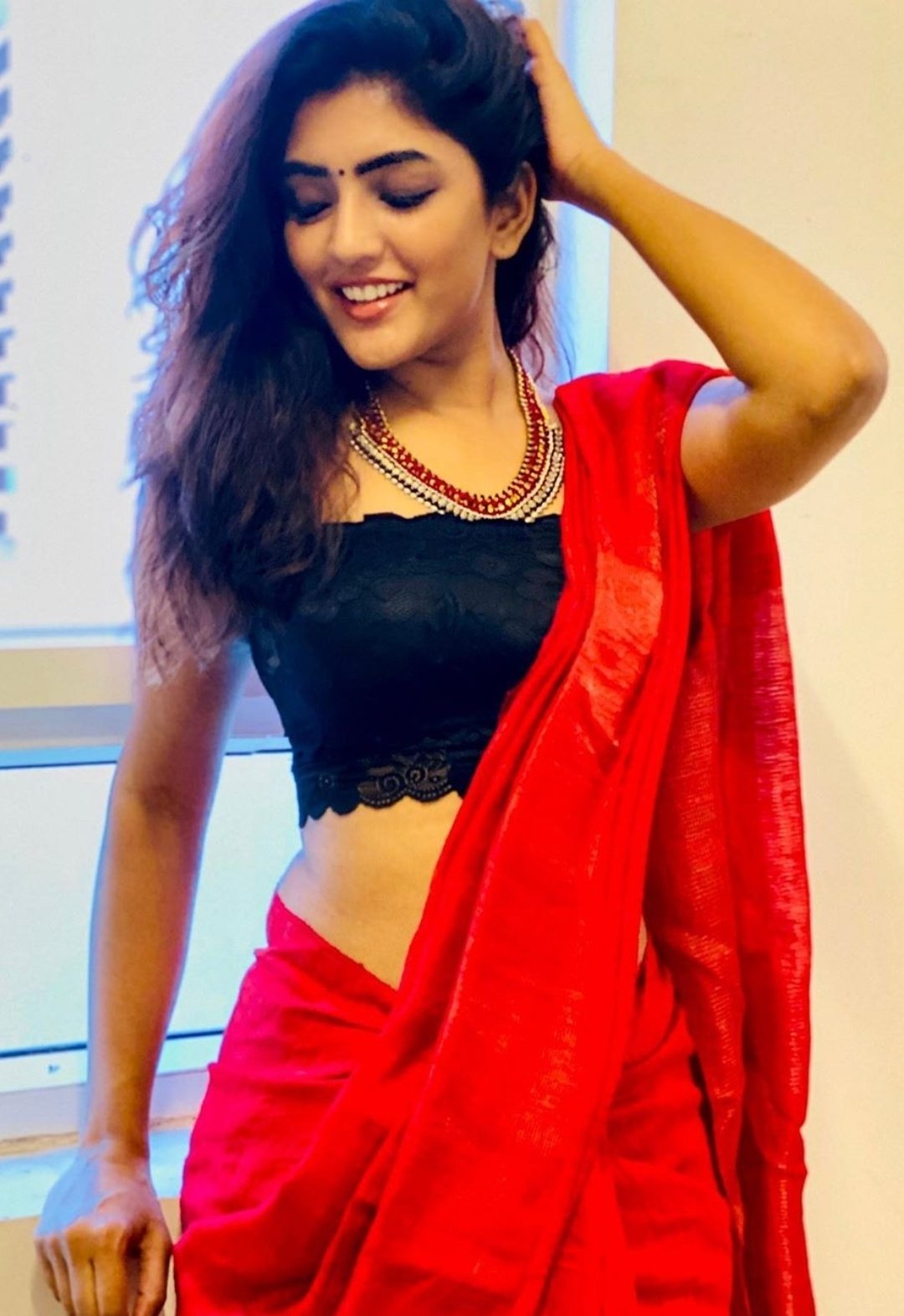 Eesha Rebba hot saree pics