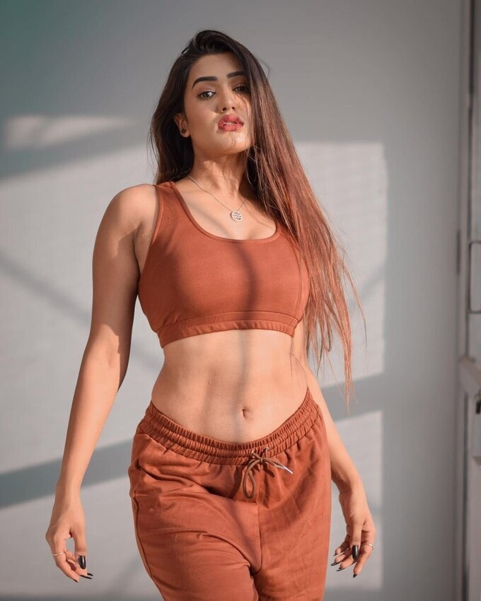 Garima Chaurasia New Hot Images In Instagram