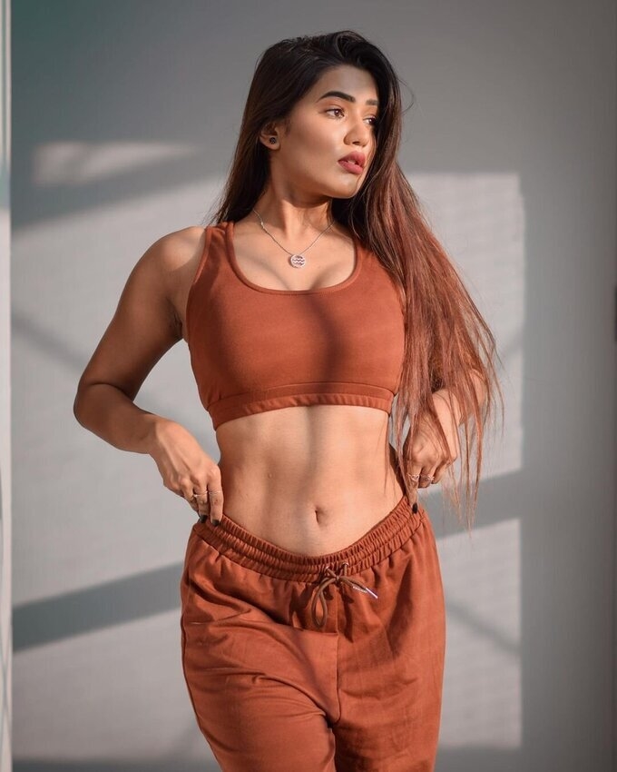 Garima Chaurasia New Hot Images In Instagram