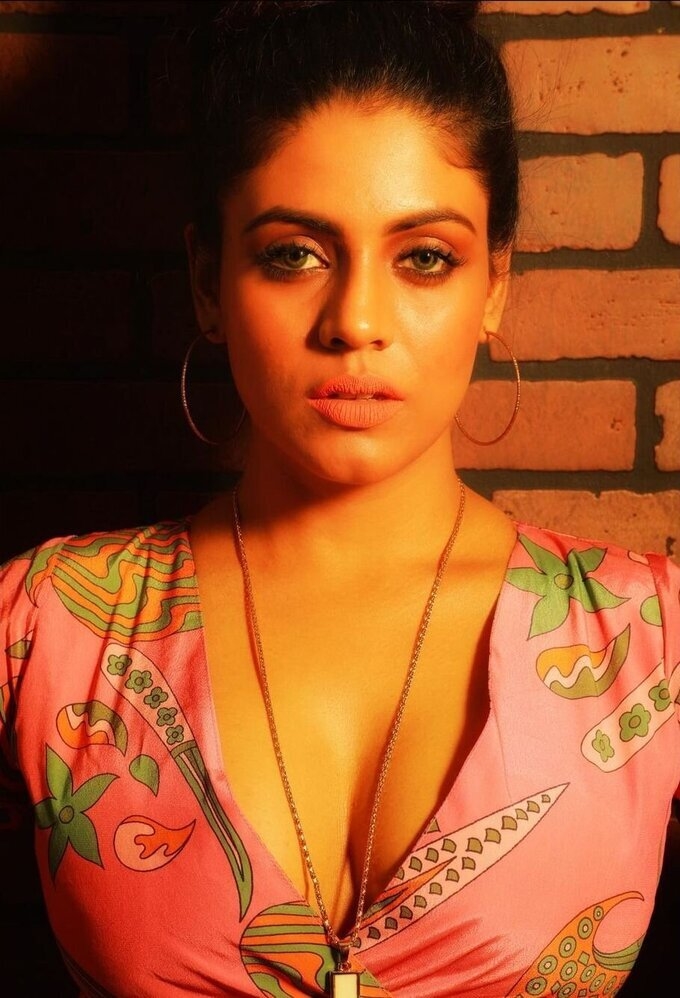 Iniya Actress Latest Photos