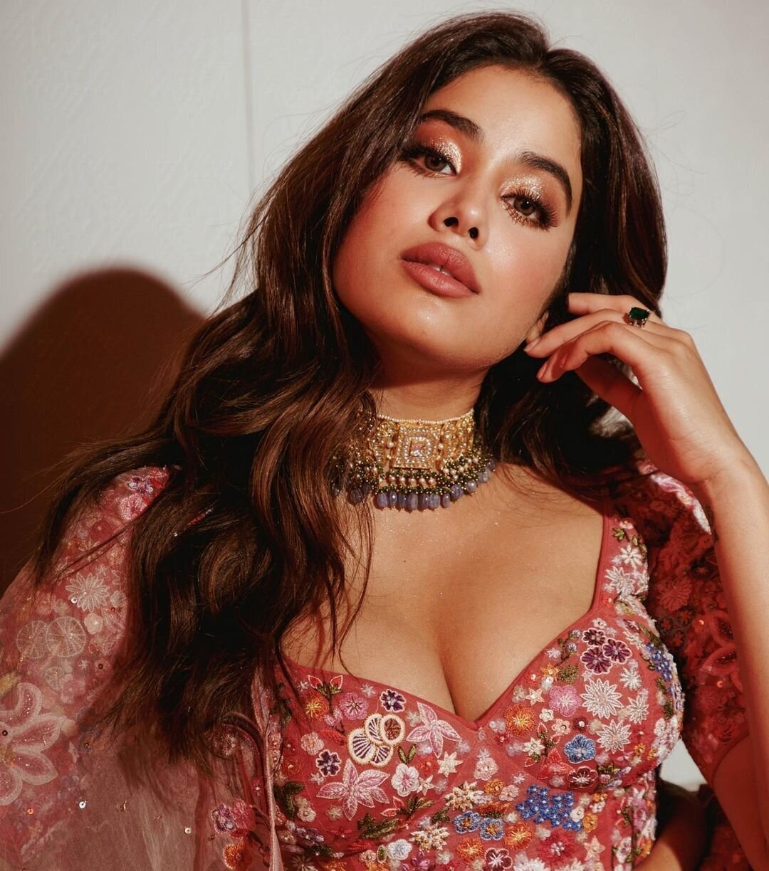 Janhvi Kapoor New Hot Look Pics