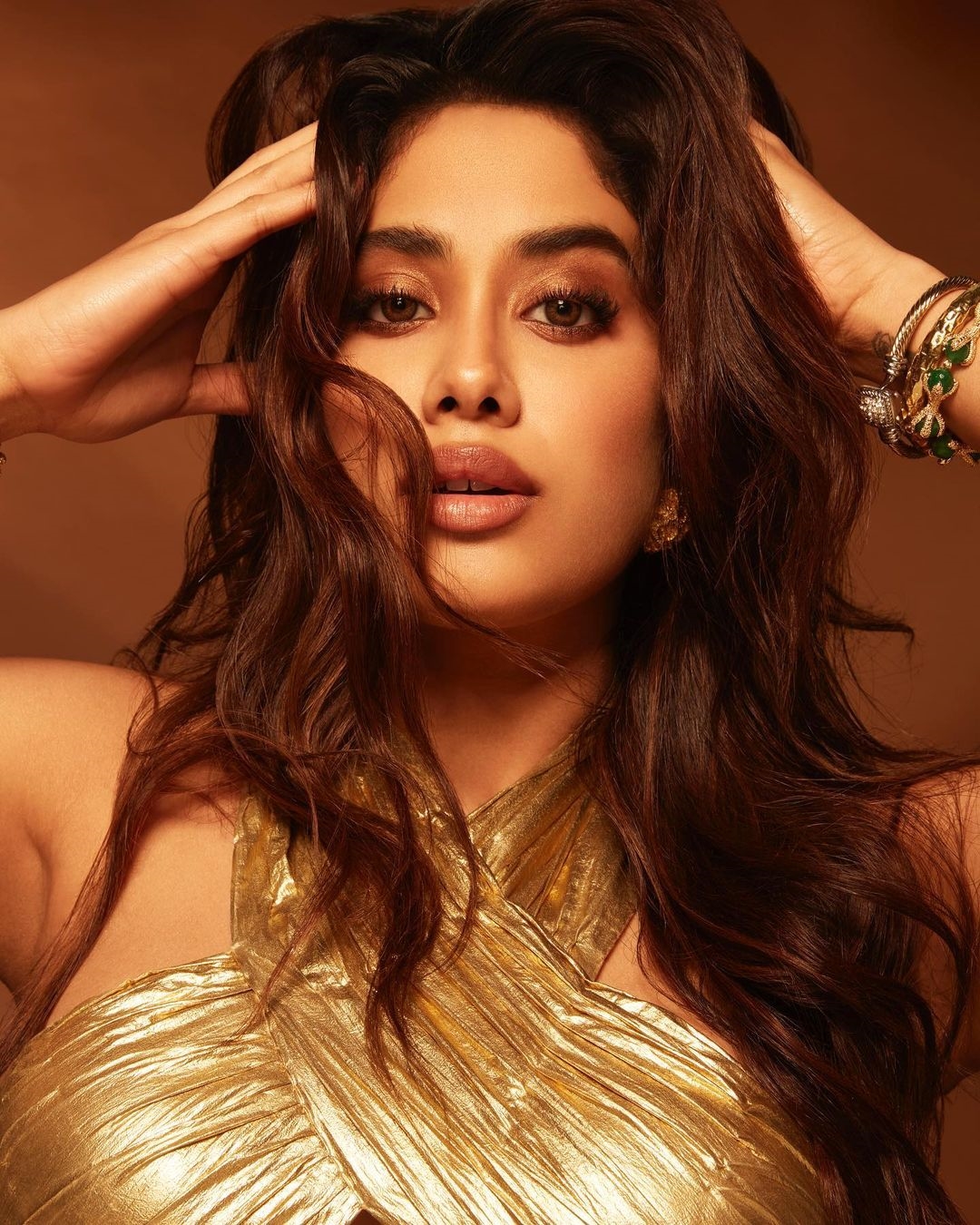 Janhvi Kapoor New Hot Look Pics