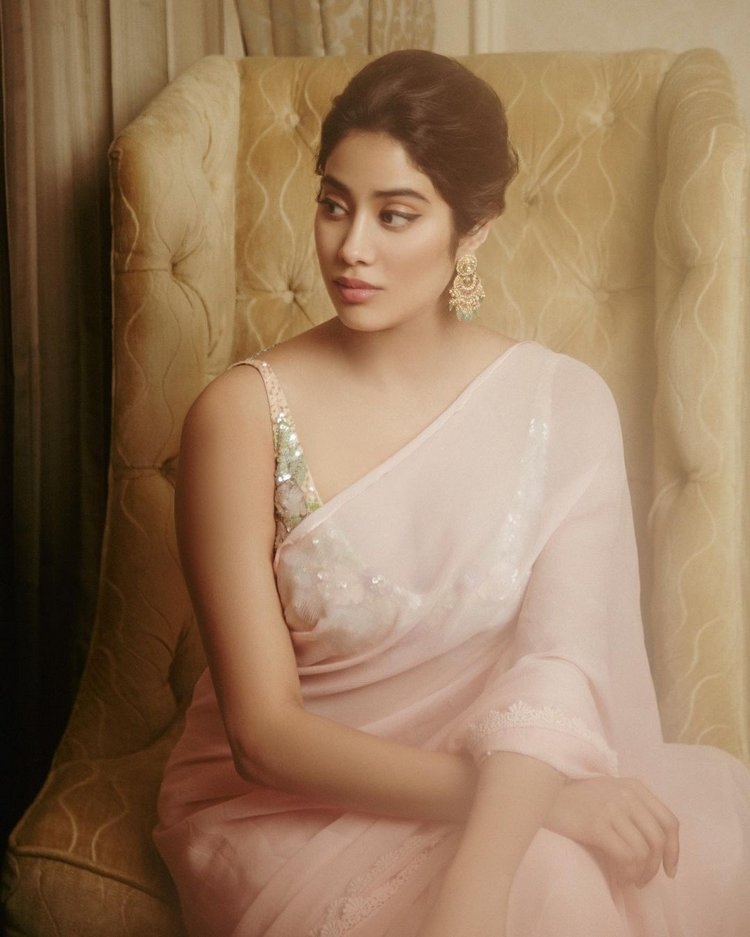 Janhvi Kapoor New Images In Saree