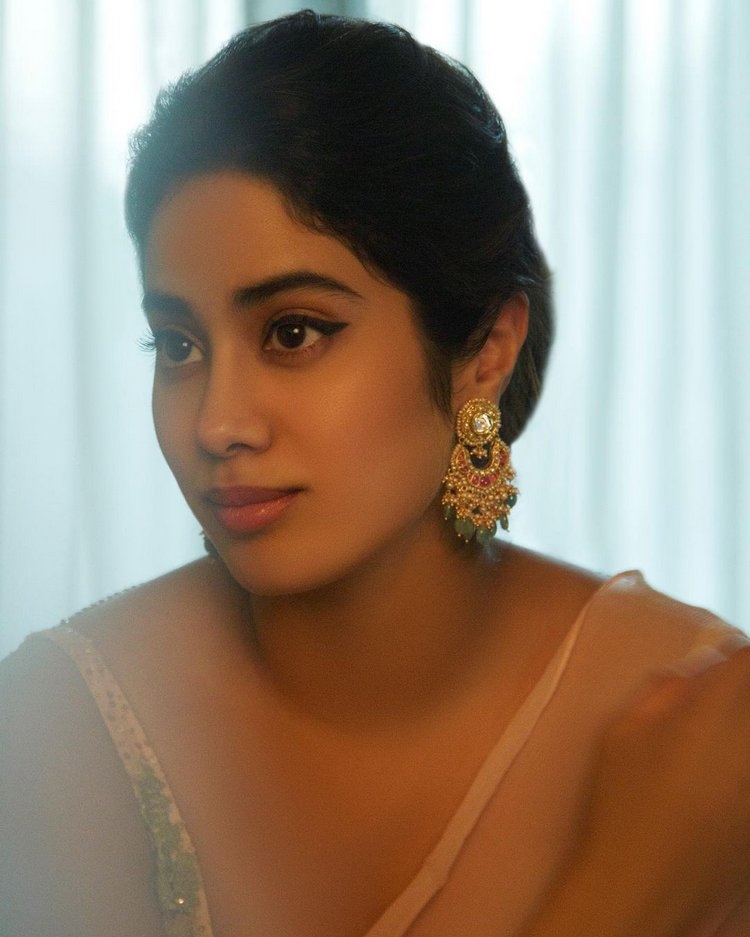 Janhvi Kapoor New Images In Saree