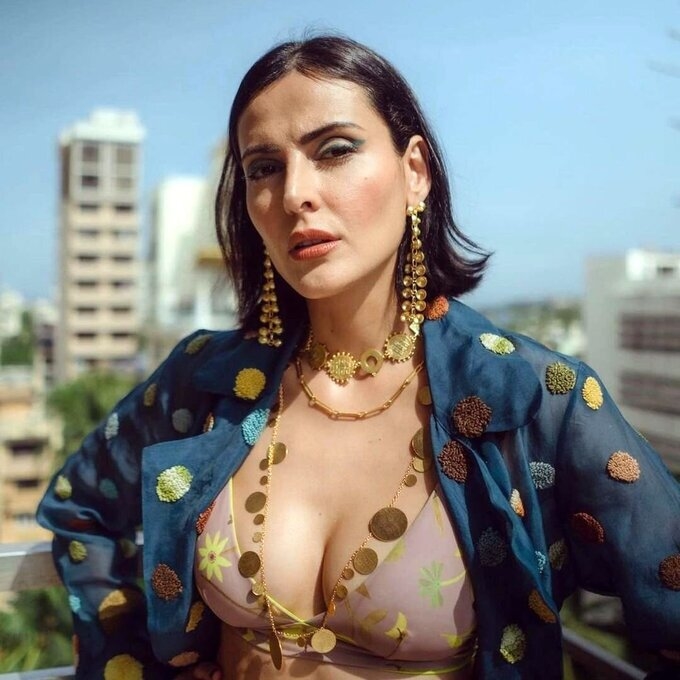 Mandana Karimi New Clicks