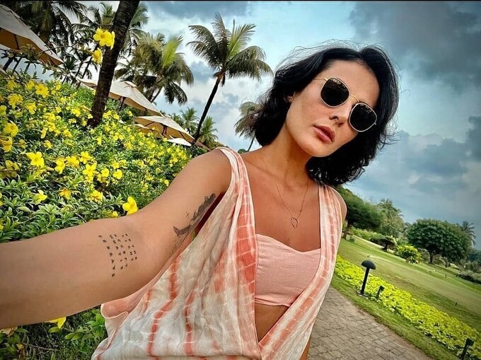 Mandana Karimi New Clicks