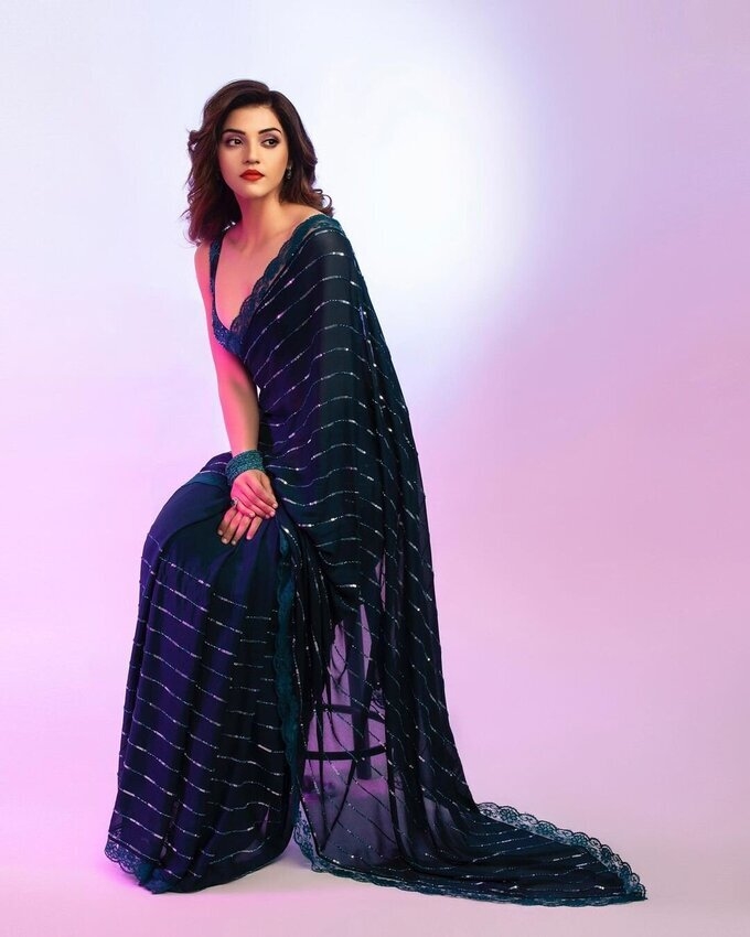 Mehreen Kaur Amazing Photos