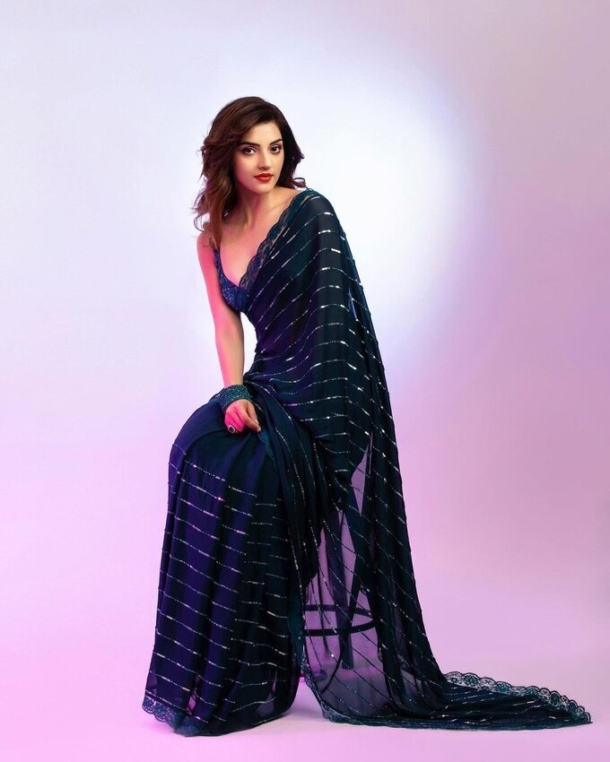 Mehreen Kaur Amazing Photos