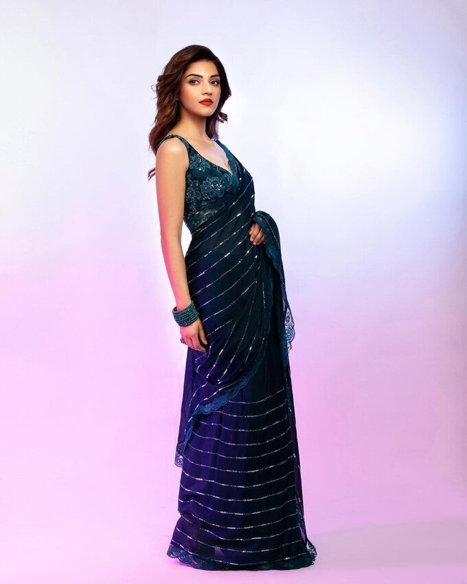Mehreen Kaur Amazing Photos