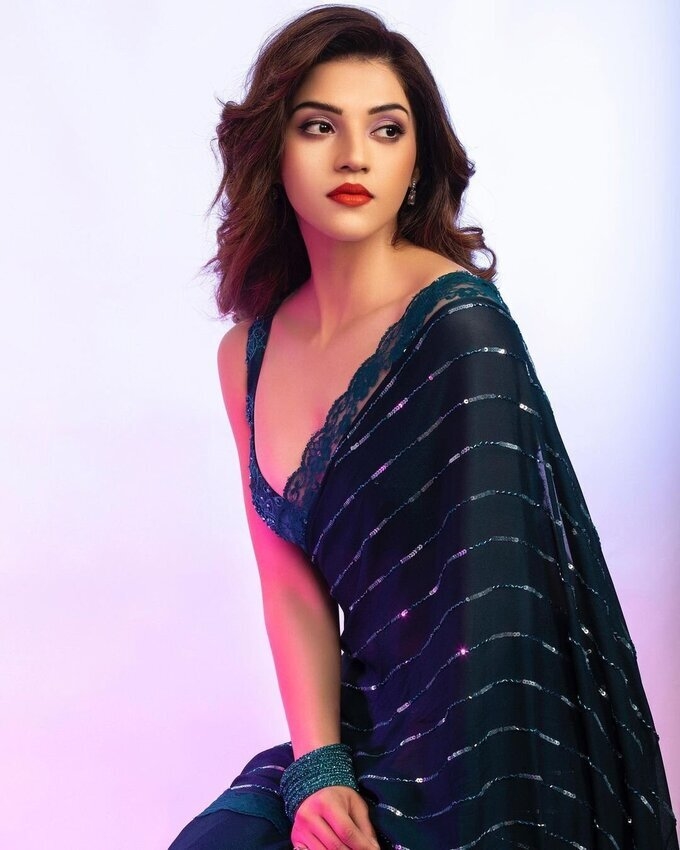Mehreen Kaur Amazing Photos