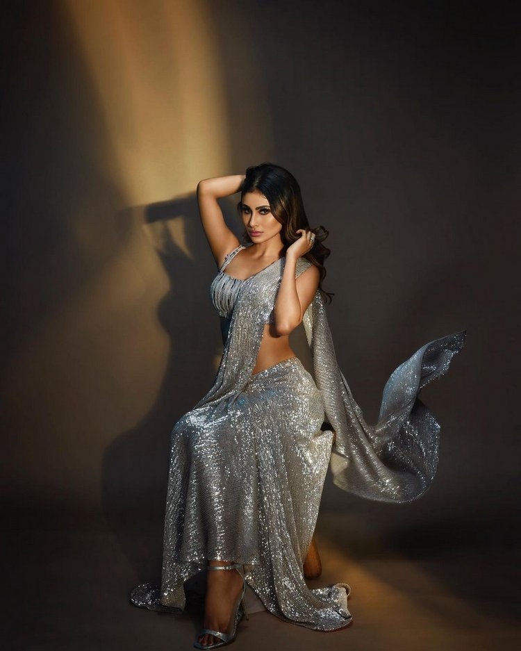 Mouni Roy Latest Sizzlers Photos