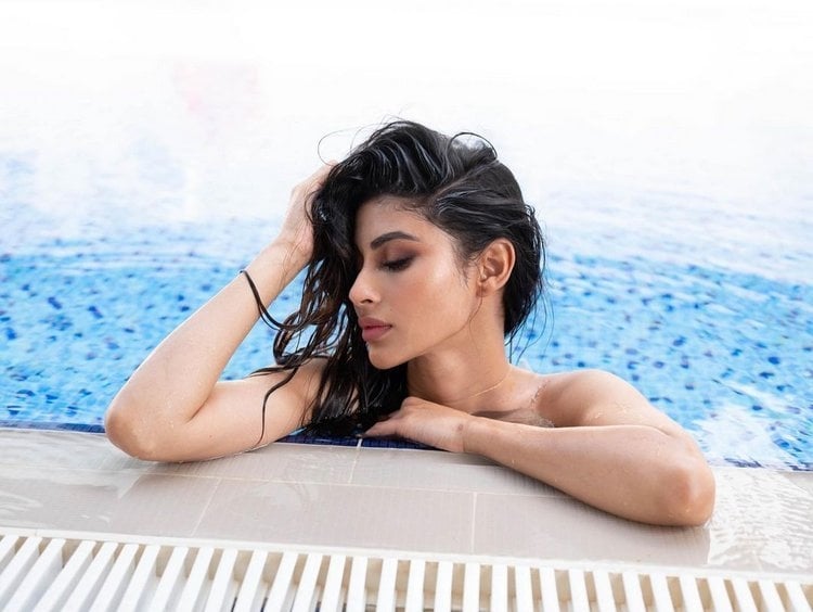 Mouni Roy Stunning Photos