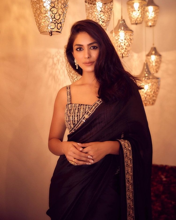 Mrunal Thakur Hot In Saree Photos