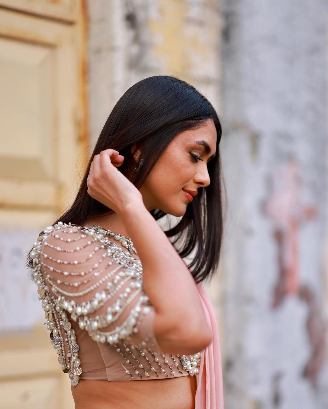 Mrunal Thakur Stunning Hot Photos