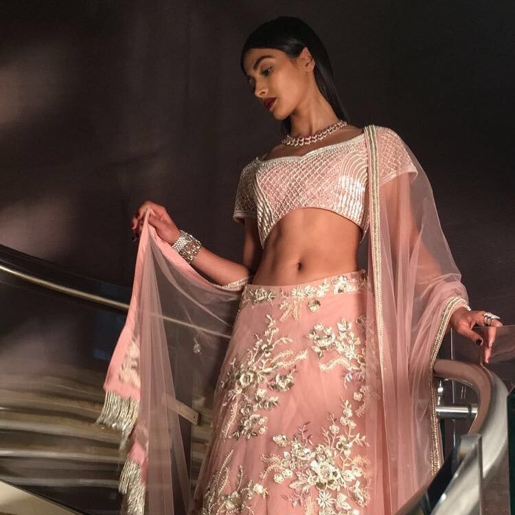 Pooja Hegde Hot Pics In Instagram