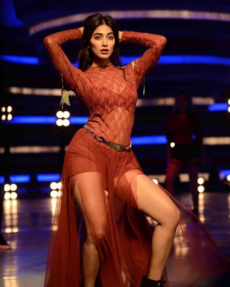 Pooja Hegde Hot Pics In Instagram