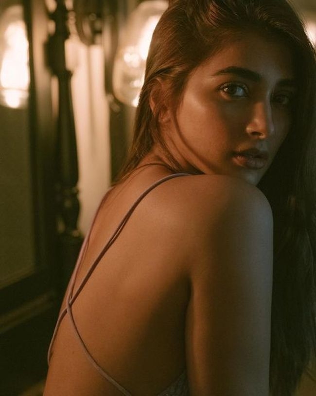 Pooja hegde sizzlers photos