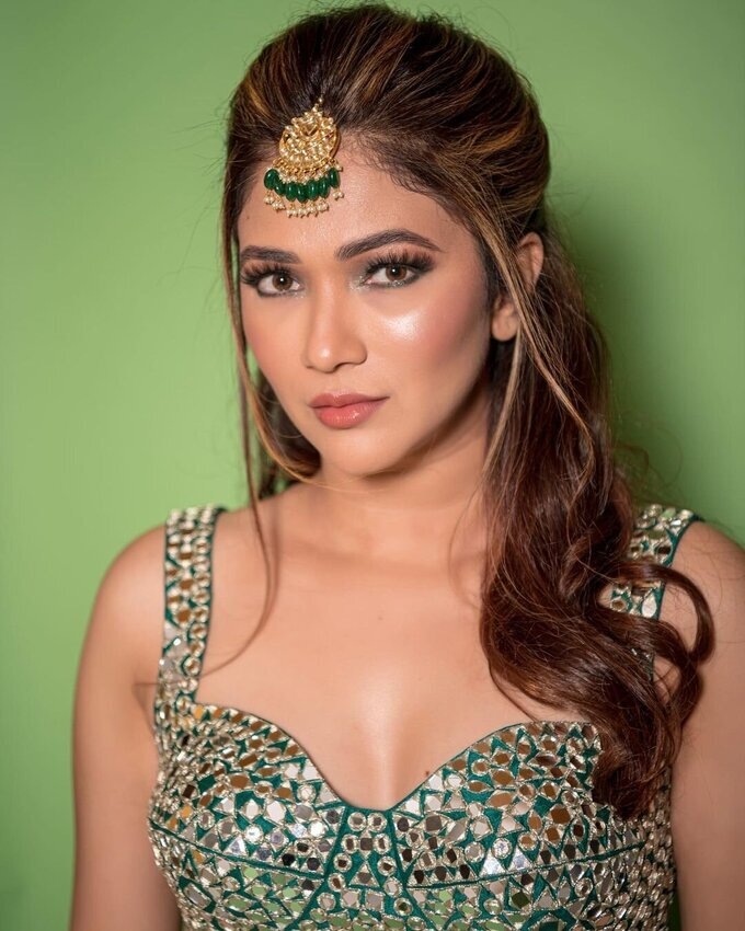 Ridhima Pandit Stunning Photos Collections