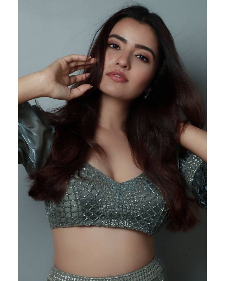 Rukshar Dhillon Stunning Images