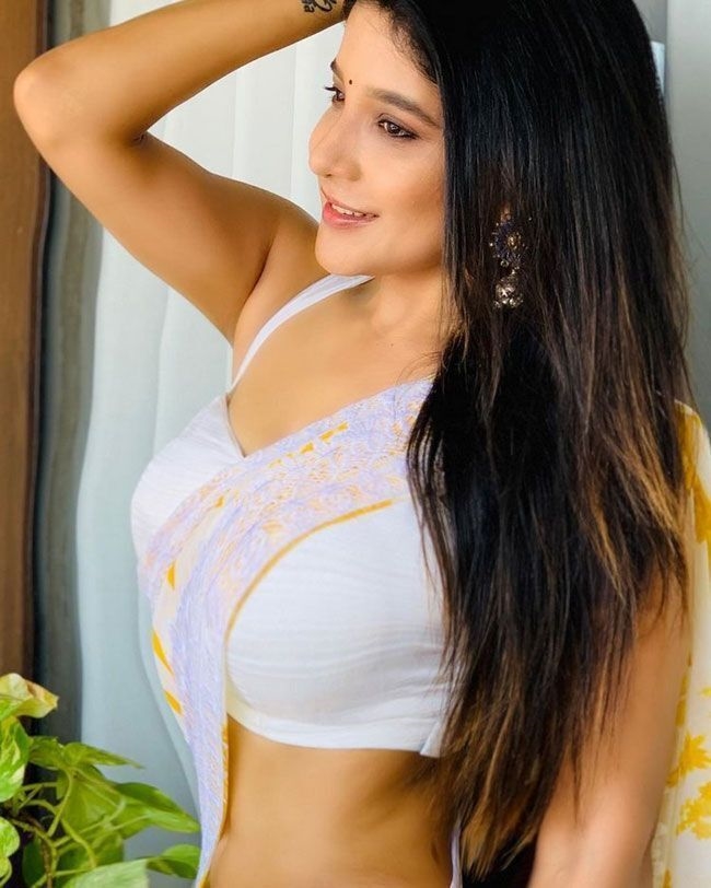 Sakshi Agarwal saree hot photos