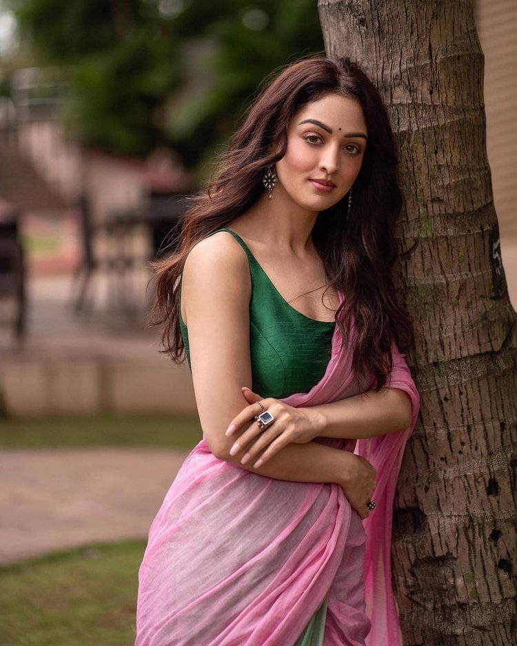 Sandeepa Dhar Hot Photos Gallery