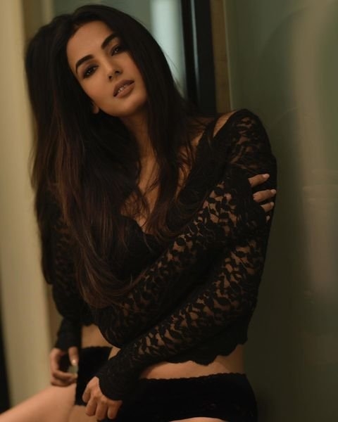 Sonal Chauhan New Glamoures Clicks