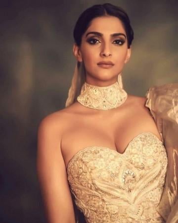 Sonam kapoor latest sexy Photos