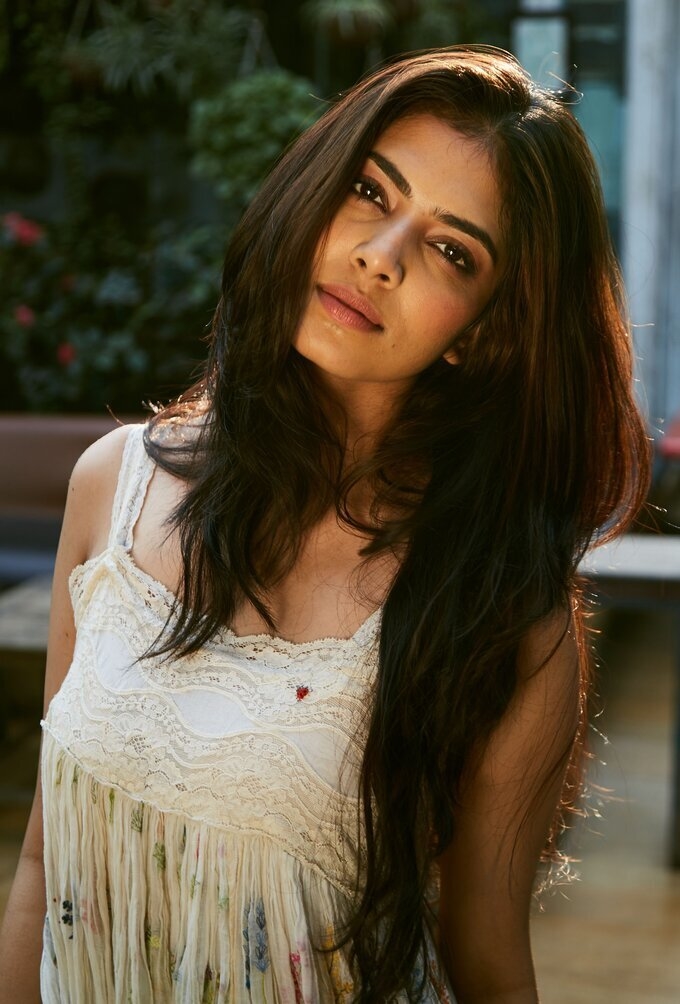 malavika mohananl Hot Photos
