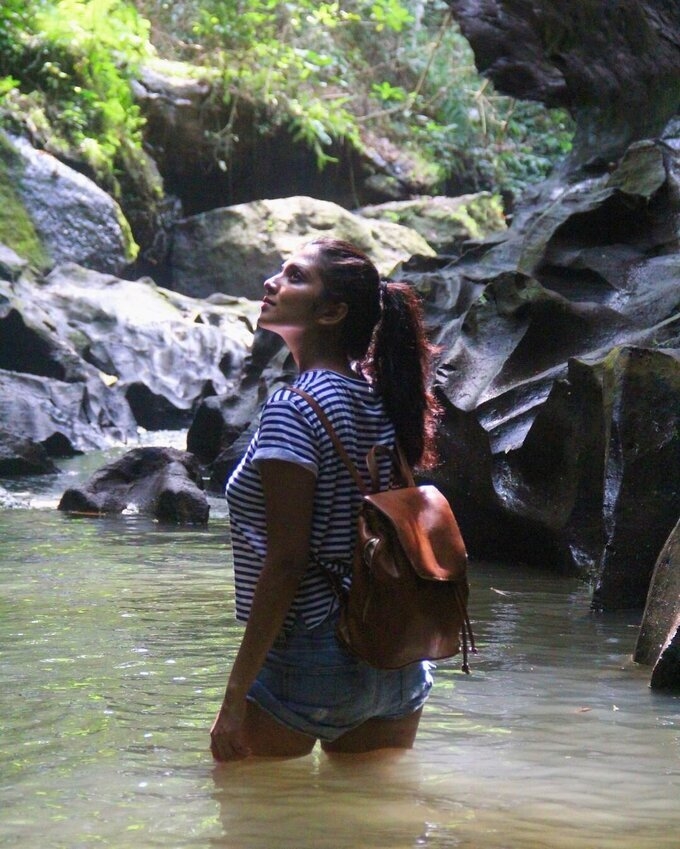 malavika mohananl Hot Photos