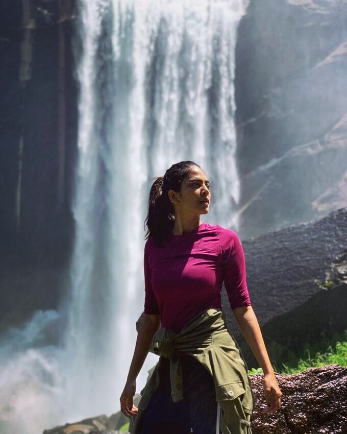 malavika mohananl Hot Photos