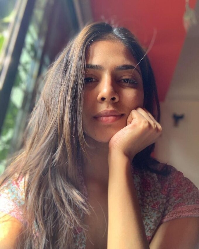 malavika mohananl Hot Photos