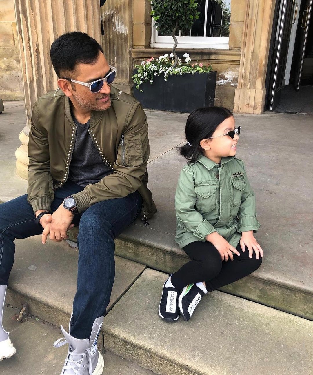 Mahendra Singh Dhoni cute photos with his daughter