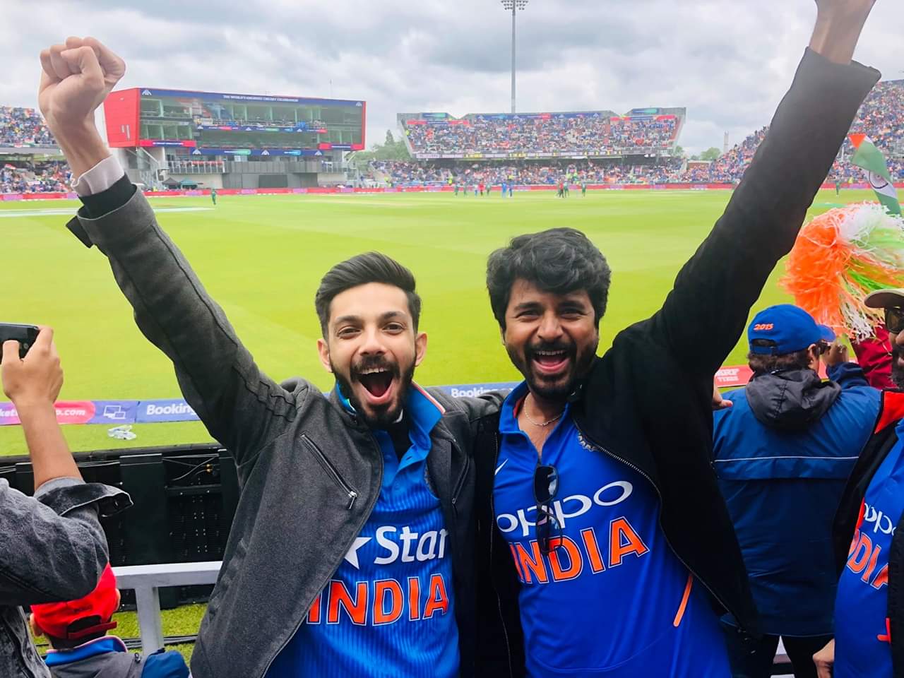 Anirudh And Sivakarthikeyan Enjoying India Pakistan World Cup Match At Old Trafford