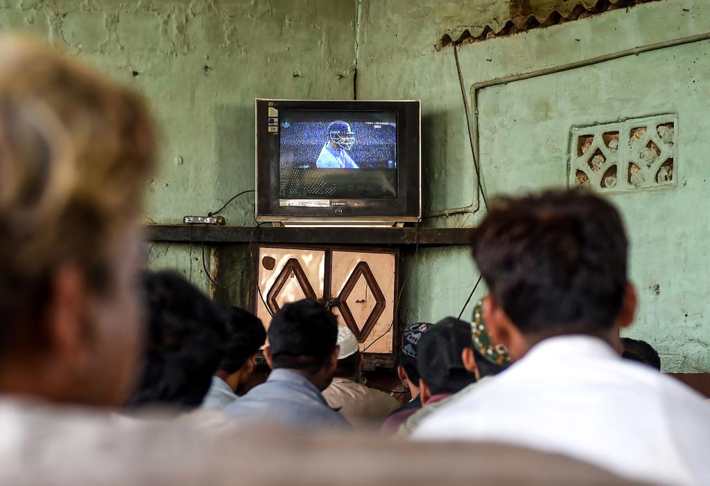 Fans All Around The World Have Been Watching India Pakistan Clash Wherever They Can