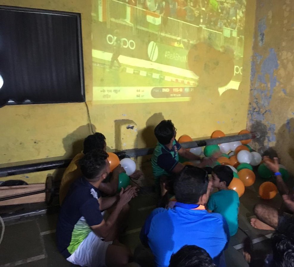 India Fans Enjoying India Bossing Pakistan In World Cup Match