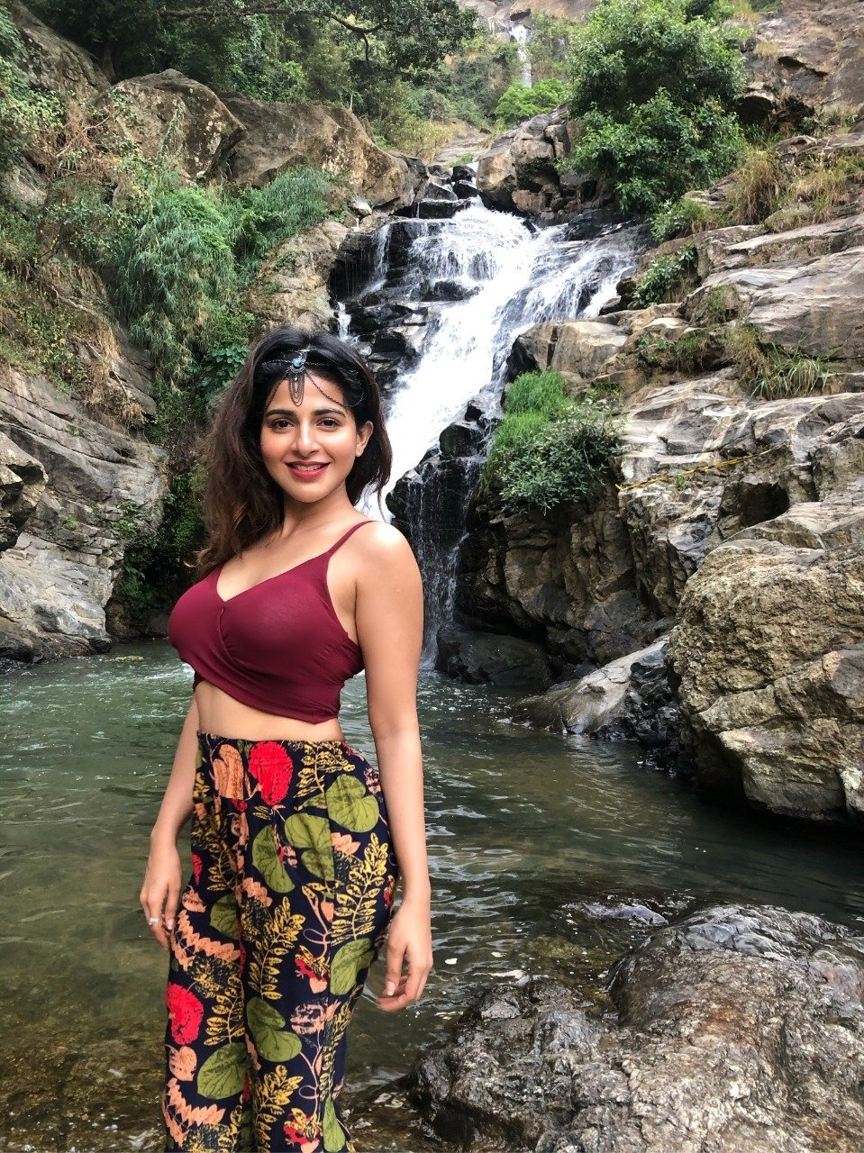 Iswarya Menon Hot Saree Pics