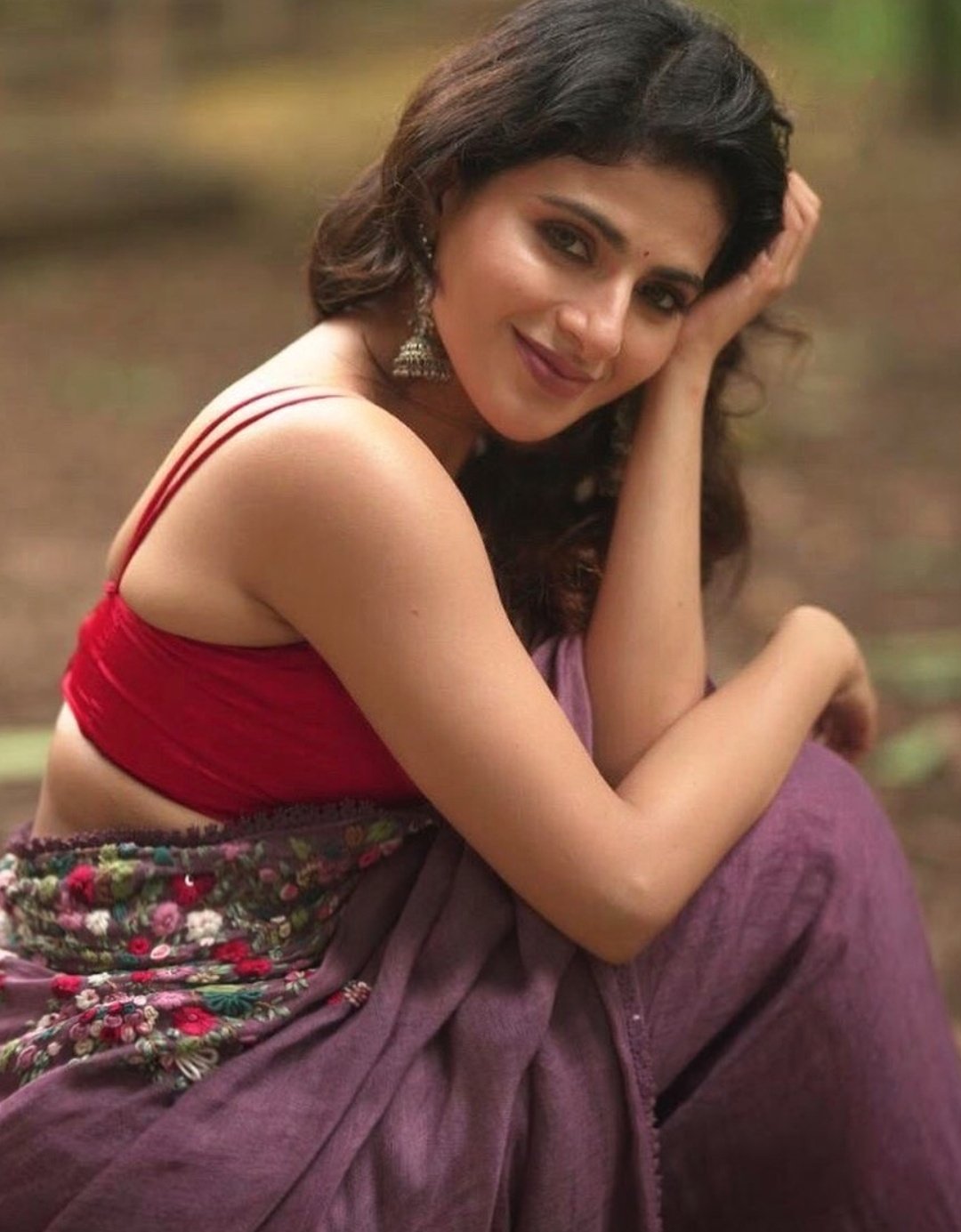 Iswarya Menon Hot Saree Pics